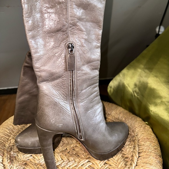 PRADA grey calf boots comfortable and has a platform - Picture 2 of 5